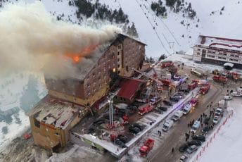 Izgorio hotel na skijalištu u Turskoj: Najmanje 66 mrtvih, ljudi skakali kroz prozore