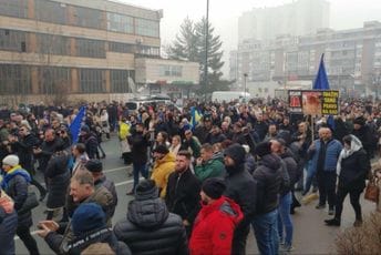 Brojni demonstranti okupili se u Sarajevu, povod - odluka o minimalnoj zaradi