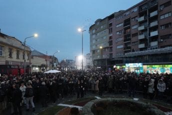 Pristalice vlasti okupile se u Jagodini; Vučić: Pozivam na dijalog, djeci je mjesto u školama