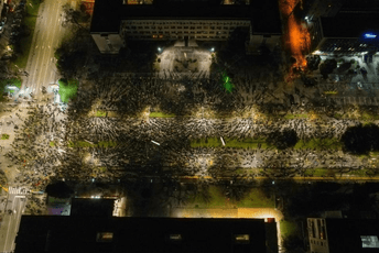 (FOTO/VIDEO) Studenti poručili Spajiću: Smijeni Šaranovića i Bečića, ako zahtjevi ne budu ispunjeni slijedi građanska neposlušnost