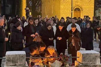 Građani se okupljaju na Cetinju da odaju počast žrtvama tragedije od 1. januara