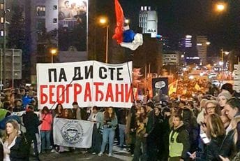 (VIDEO) Beogradski studenti stigli u Novi Sad, dočekao ih veliki broj građana