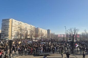 Kolone studenata i građana krenule prema mostovima u Novom Sadu: Blokada počinje u 15 sati