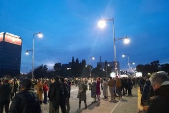 (FOTO/VIDEO) Počela blokada u Podgorici: Građani i dalje pristižu ka mostu Blaža Jovanovića (UŽIVO)