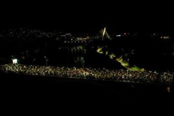 (FOTO/VIDEO) Završeno je večerašnje okupljanje: Blokade će biti nastavljene sve dok zahtjevi ne budu ispunjeni