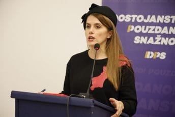 Vuković-Kuč: Bećir Vuković dobio Trinaestojulsku nagradu da bi se obesmislio njen status