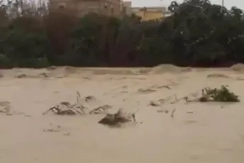 Nepogode u Italiji: Jedno naselje prekriveno blatom, bujice nosile i kola Nepogode u Italiji: Jedno naselje prekriveno blatom, bujice nosile i kola