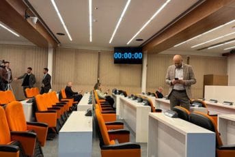 Rađenović podnio ostavku: Niko neće zaustaviti tranziciju vlasti u Budvi Rađenović podnio ostavku: Niko neće zaustaviti tranziciju vlasti u Budvi