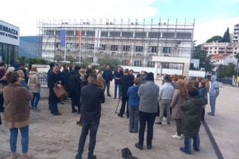 Privrednici protestovali u Herceg Novom: Tražili da ih primi Katić, ali to se nije desilo