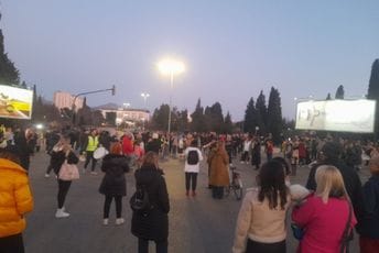 (FOTO/VIDEO) Počela blokada saobraćajnice u Podgorici