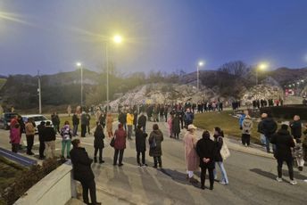 (FOTO) Građani ponovo blokirali kružni tok na ulazu u Cetinje