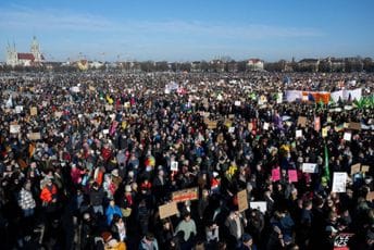 (VIDEO) Više od 200 hiljada ljudi u Minhenu protestovalo protiv krajnje desnice