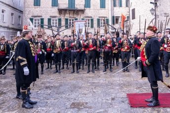 Bokeljska mornarica predvodila procesiju: Pogledajte kako je danas bilo u Kotoru (FOTO)