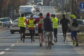 Odaju poštu stradalima: Novosadski studenti krenuli u štafetno trčanje do Beograda