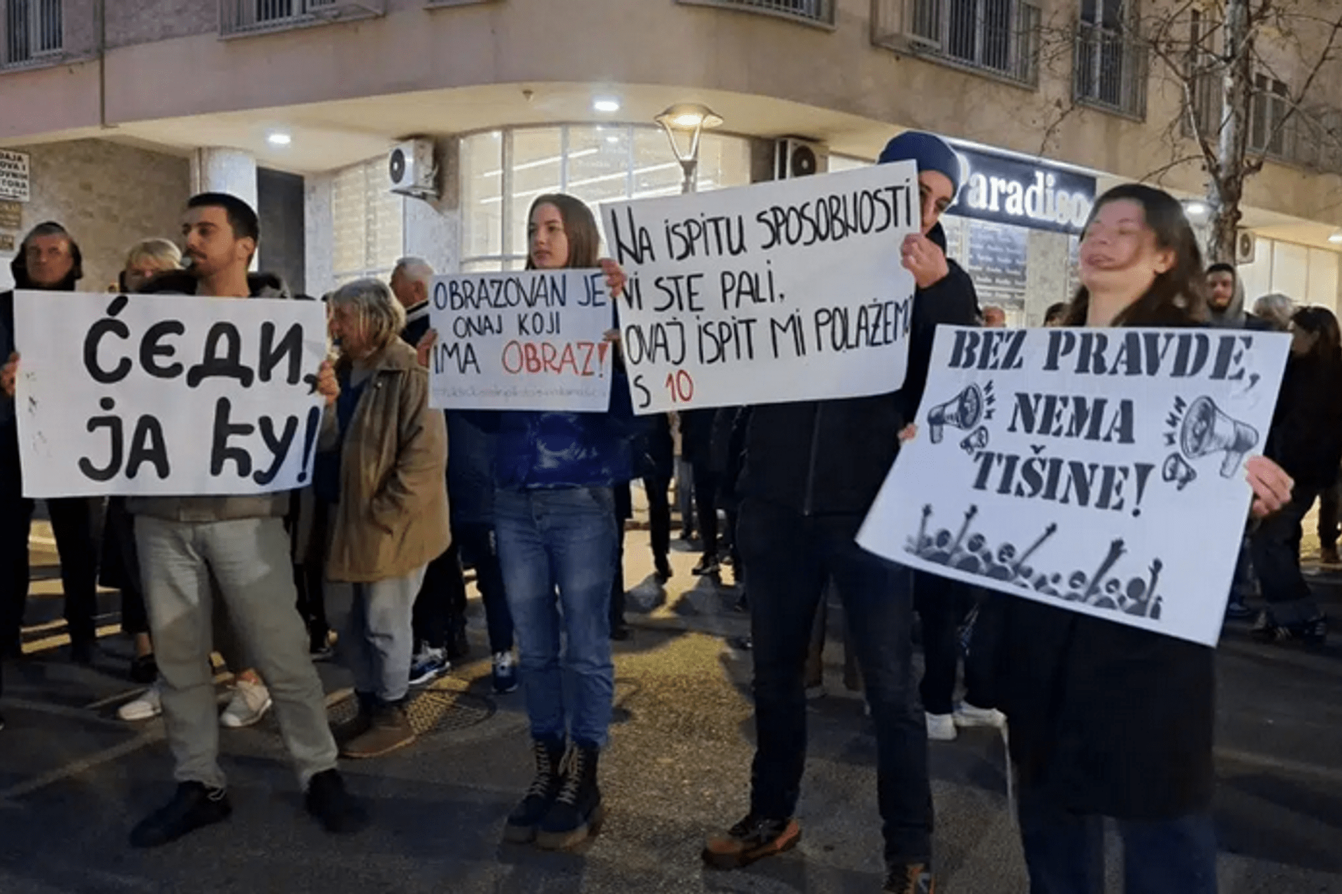Fotografija 1: (FOTO/VIDEO) Održane blokade u Nikšiću i Kotoru, na Cetinju trajala dva sata