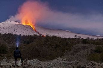 Etna opet izbacuje lavu