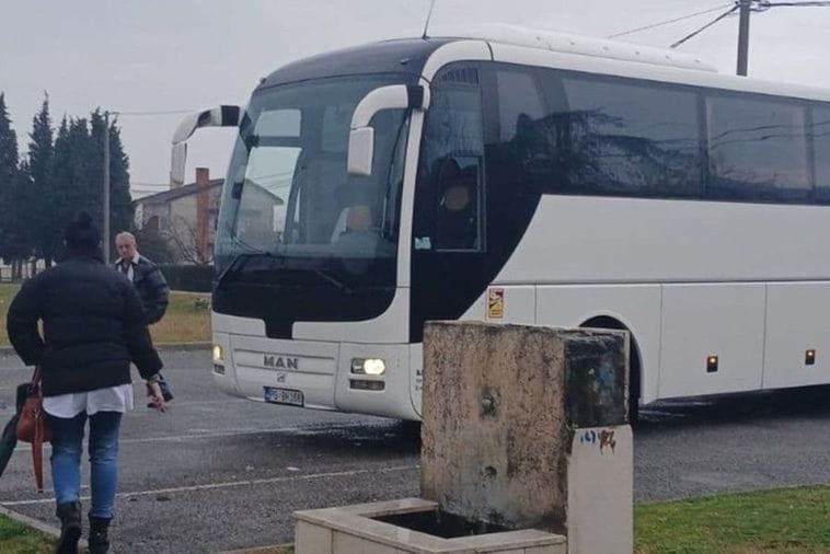 Putnici iz voza za Nikšić vraćeni u Danilovgrad, autobusom nastavili vožnju Putnici iz voza za Nikšić vraćeni u Danilovgrad, autobusom nastavili vožnju