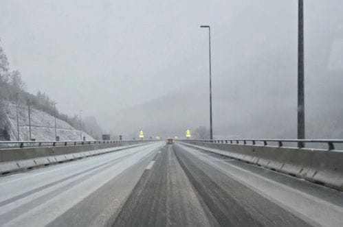 Vozite oprezno: Na sjeveru snijeg, u Podgorici udesi i gužve, na Brajićima gusta magla