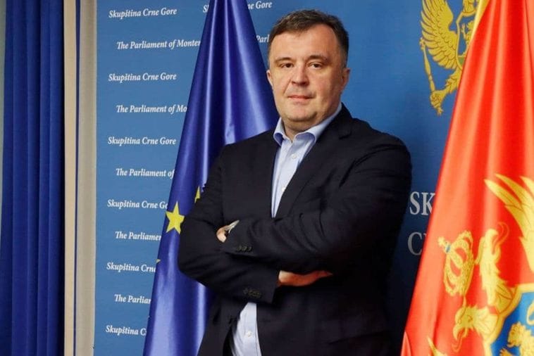 Vujović: SPC može da smijeni Joanikija ili da podijeli MPC tako da mu oduzme Ostrog