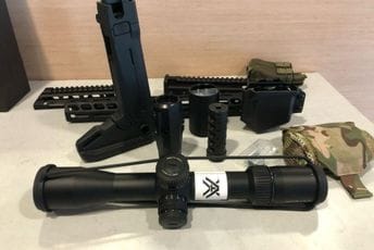 Na Aerodromu Podgorica: Kod Danilovgrađanina pronađeno više djelova puške, kod sprskog državljanina tompusi vrijedni 95 hiljada eura Na Aerodromu Podgorica: Kod Danilovgrađanina pronađeno više djelova puške, kod sprskog državljanina tompusi vrijedni 95 hiljada eura