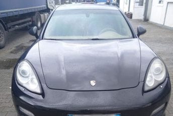 Albanskom državljaninu na graničnom prelazu Božaj oduzet Porše Albanskom državljaninu na graničnom prelazu Božaj oduzet Porše