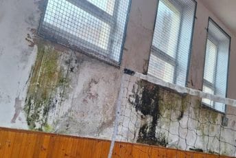 OŠ „Šćepan Đukić” traži pomoć donatora za sanaciju objekta: Sala puna buđi, prozori stari 60 godina OŠ „Šćepan Đukić” traži pomoć donatora za sanaciju objekta: Sala puna buđi, prozori stari 60 godina