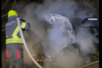 Bijelo Polje: U požaru izgorjelo vozilo Bijelo Polje: U požaru izgorjelo vozilo