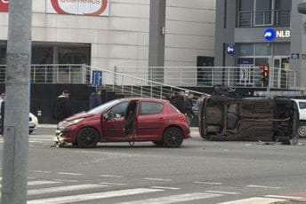 Podgorica: Jedna osoba povrijeđena u saobraćajnoj nezgodi kod Gintaša, prebačena u Urgentni blok Podgorica: Jedna osoba povrijeđena u saobraćajnoj nezgodi kod Gintaša, prebačena u Urgentni blok