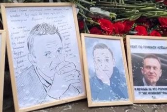 Godišnjica smrti Alekseja Navaljnog: Više od 1.000 ljudi na njegovom grobu Godišnjica smrti Alekseja Navaljnog: Više od 1.000 ljudi na njegovom grobu