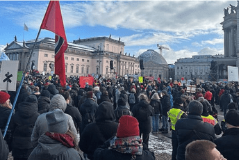U Berlinu održani masovni protesti protiv uspona desnice U Berlinu održani masovni protesti protiv uspona desnice