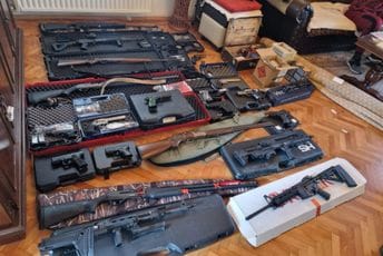 Od Danilovgrađanina zaplijenjena čak 23 komada oružja Od Danilovgrađanina zaplijenjena čak 23 komada oružja