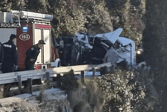 Teška nesreća u Dubrovniku: Stijena pala na kombi, jedna osoba poginula