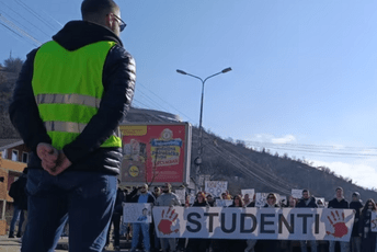 Novi Pazar: Student povrijeđen u nalijetanju auta na blokadu