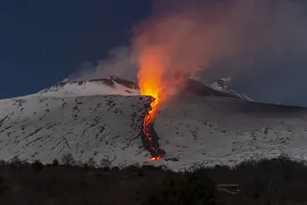 Erupcija Etne: Turisti prave velike probleme, divlji su, uzrokuju zastoje, gube se, spasilačke službe očajne...