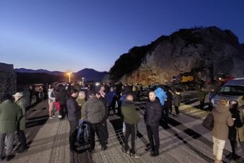 Protest na Cetinju: Građani blokirali saobraćaj (FOTO)