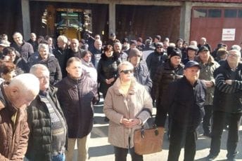 Protest penzionera ispred Vodovoda "Bistrica" zbog rasta cijene vode od skoro 100 odsto