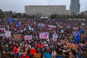 (VIDEO) Novi protesti u Slovačkoj: "Dosta je Fica"