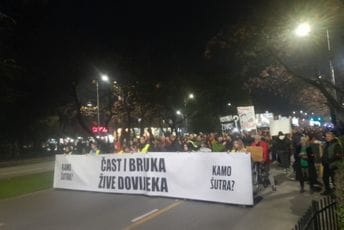 (FOTO/VIDEO) Počela protestna šetnja u Podgorici