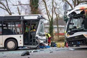 Njemačka: U sudaru dva autobusa povrijeđeno najmanje 35 osoba, među njima i djeca