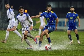 Igrali fudbal, a mogli i vaterpolo: Ovako je danas bilo na jednoj domaćoj prvoligaškoj utakmici