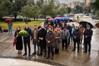 Šahman položio vijenac povodom 32. godine od zločina u Štrpcima: Da se nikada i nikome ne ponovi