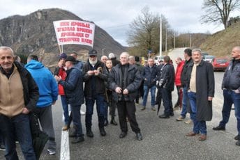 Protest u Šavniku: Članovi i pristalice ZBCG, PES-a, Demokrata, UCG i SNP-a blokirali magistralu