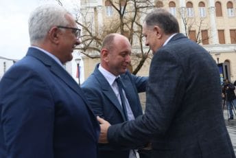 Mandić: Srbi iz Crne Gore zajedno sa Srbima iz Srpske, Knežević: Presuda Dodiku sramna