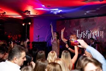 Radulović: Pad prihoda u turizmu ozbiljna opomena za hitnu promjenu politika države