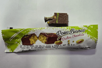 BiH: U Dubai čokoladi turskog proizvođača pronađen veliki šaraf, čitava serija povučena iz prodaje Dubai čokolada i šaraf koji je pronađen u njoj