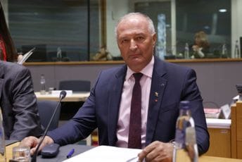 Ministar odbrane BiH: Zabranio sam slijetanje mađarskog vojnog aviona u Sarajevo i Banjaluku Ministar odbrane BiH: Zabranio sam slijetanje mađarskog vojnog aviona u Sarajevo i Banjaluku