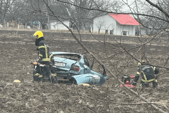 Srbija: Otac sletio s puta u njivu, poginula beba Srbija: Otac sletio s puta u njivu, poginula beba