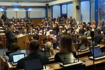 Pejović: Potrebno pronaći adekvatne pravne mehanizme koji će ne samo sankcionisati, već i prevenirati femicid Pejović: Potrebno pronaći adekvatne pravne mehanizme koji će ne samo sankcionisati, već i prevenirati femicid