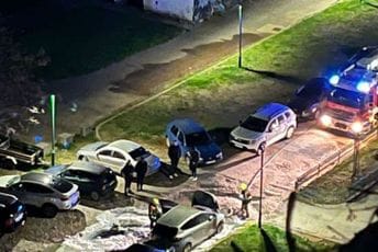 Zapaljeno vozilo u Bloku 6: Policija istražuje podmetanje požara Zapaljeno vozilo u Bloku 6: Policija istražuje podmetanje požara