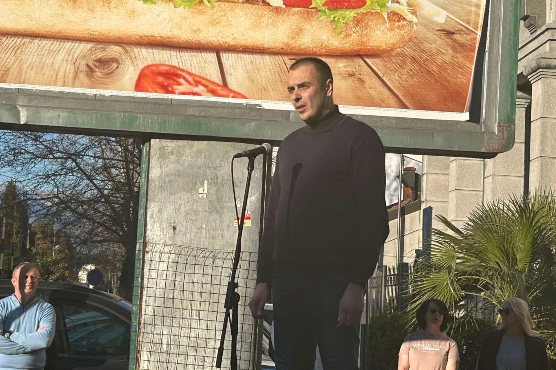Fotografija 3: (FOTO) Protest Sindikata uprave i pravosuđa kod Vlade; Rakočević: Sumnjamo da je Nišić lažirala dokumentaciju, Novović i Marković da reaguju